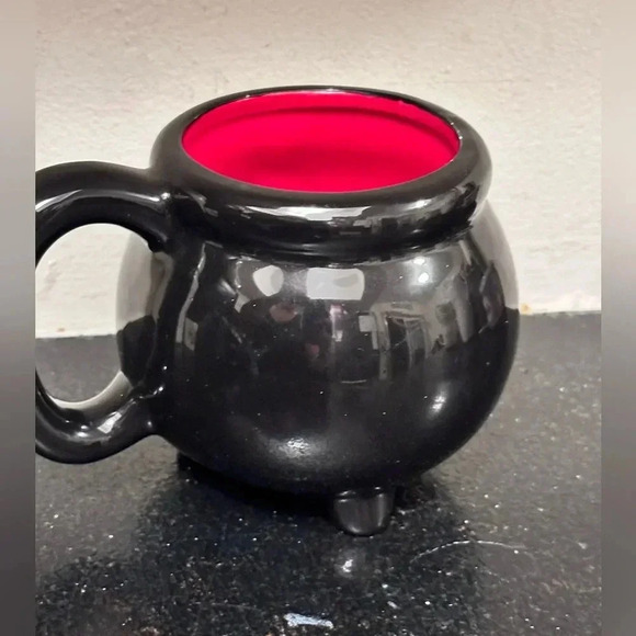 HARRY POTTER Gryffindor 20oz Mug - Picture 2 of 3